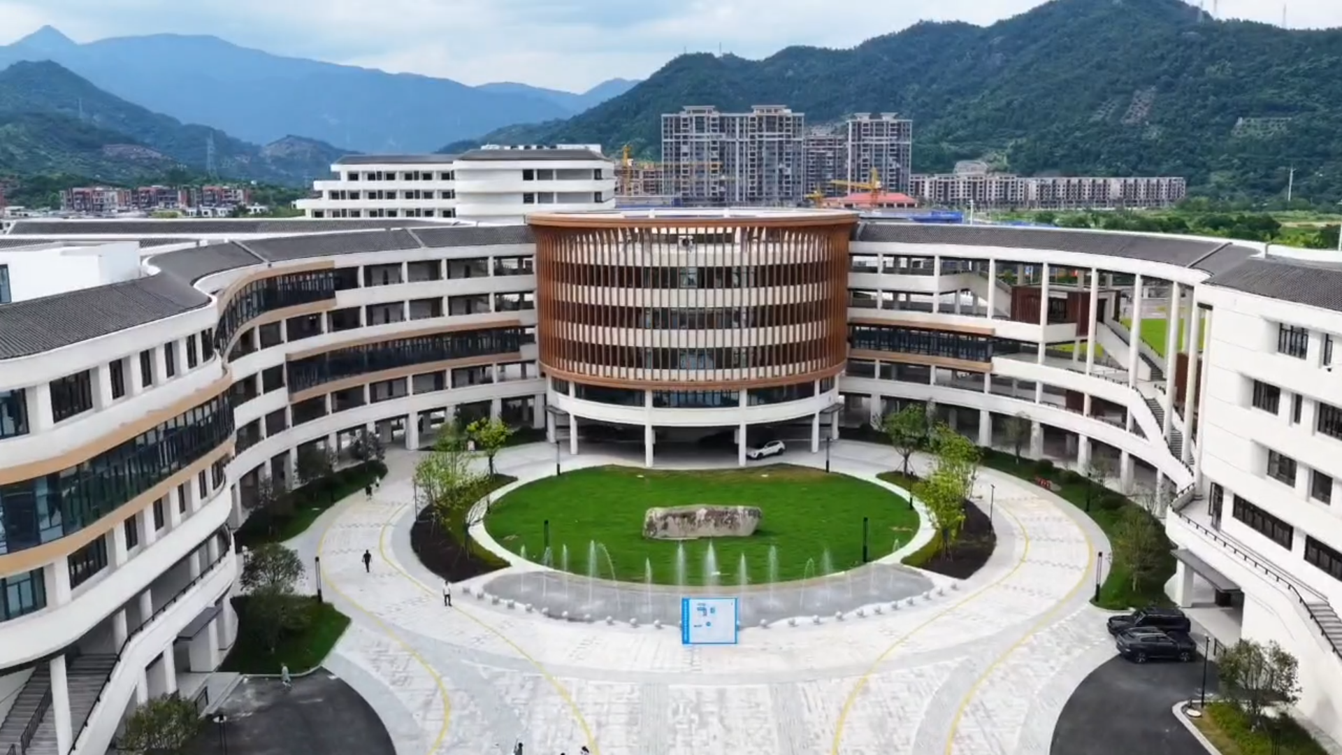 一所新建高中的智慧选择｜仙居中学乐安书院×魔点科技×钉钉